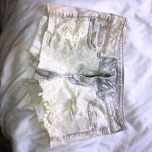 Light wash women’s jean shorts